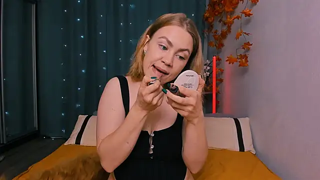 Snapshot of InsatiableFoxX chatting on 09-29-25, 10:36 InsatiableFoxX online show from 09-29-25, 10:36