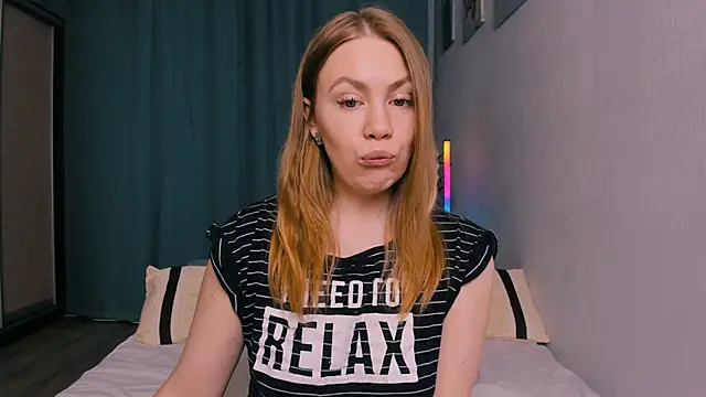 Snapshot of InsatiableFoxX chatting on 04-08-26, 09:15 InsatiableFoxX online show from 04-08-26, 09:15