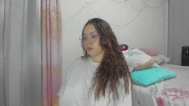 Snapshot of HARLEYNAPIER chatting on 06-11-26, 12:32 HARLEYNAPIER online show from 06-11-26, 12:32