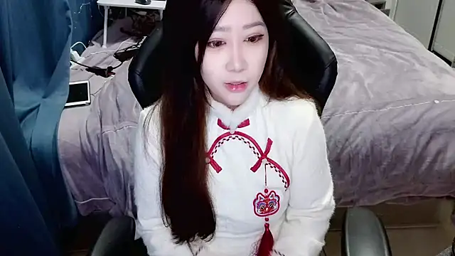 Snapshot of Angelababy001 chatting on 01-05-25, 02:52 Angelababy001 online show from 01-05-25, 02:52