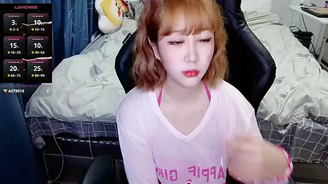 Snapshot of Angelababy001 chatting on 02-15-25, 04:12 Angelababy001 online show from 02-15-25, 04:12