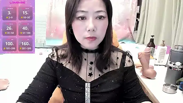 Snapshot of Crystal_Wings chatting on 01-19-25, 01:22 Crystal Wings online show from 01-19-25, 01:22