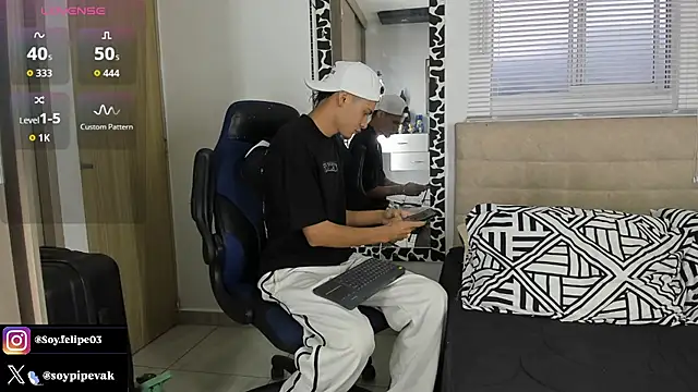 Snapshot of soyander03_ chatting on 10-13-25, 11:21 soyander03 online show from 10-13-25, 11:21