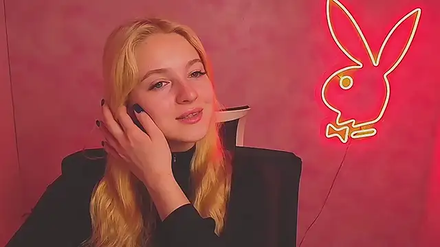 Snapshot of Milka_kiss_ chatting on 03-14-25, 07:04 Milka kiss online show from 03-14-25, 07:04
