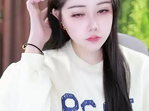 Qiaoqiao  online show from 01-15-25, 10:49