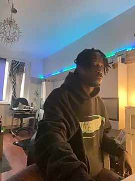 Snapshot of einRowdey chatting on 11-14-25, 02:05 einRowdey online show from 11-14-25, 02:05