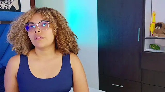 NiaColusi online show from 02-12-26, 03:07