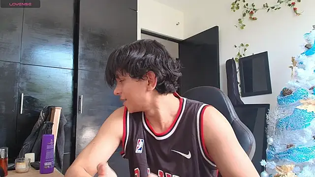 Haruto2001 online show from 12-16-24, 03:43