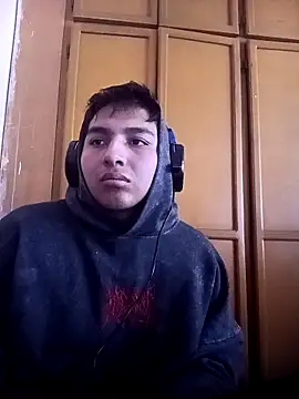 Snapshot of LoganFinds chatting on 10-28-25, 04:20 LoganFinds online show from 10-28-25, 04:20