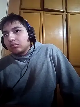 Snapshot of LoganFinds chatting on 10-31-25, 04:35 LoganFinds online show from 10-31-25, 04:35