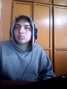 Snapshot of LoganFinds chatting on 11-05-25, 02:17 LoganFinds online show from 11-05-25, 02:17