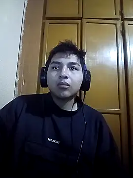 Snapshot of LoganFinds chatting on 11-06-25, 11:15 LoganFinds online show from 11-06-25, 11:15