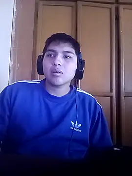 Snapshot of LoganFinds chatting on 11-17-25, 02:12 LoganFinds online show from 11-17-25, 02:12