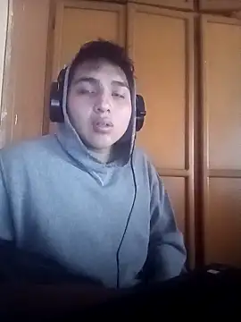 Snapshot of LoganFinds chatting on 11-25-25, 01:44 LoganFinds online show from 11-25-25, 01:44