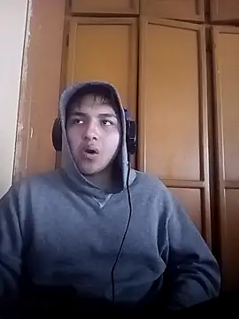 Snapshot of LoganFinds chatting on 11-26-25, 02:07 LoganFinds online show from 11-26-25, 02:07