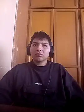 Snapshot of LoganFinds chatting on 11-30-25, 05:06 LoganFinds online show from 11-30-25, 05:06