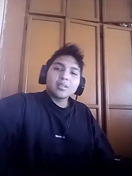 Snapshot of LoganFinds chatting on 12-04-25, 02:15 LoganFinds online show from 12-04-25, 02:15