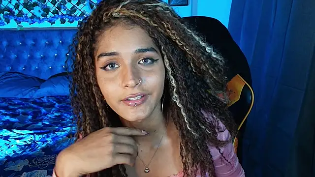 Snapshot of baby_kaliope chatting on 02-18-25, 01:43 baby kaliope online show from 02-18-25, 01:43