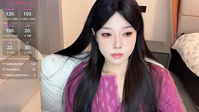 Snapshot of Q-ing chatting on 12-12-24, 05:48 Q-ing online show from 12-12-24, 05:48