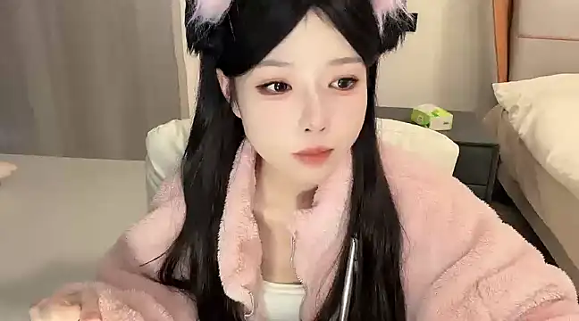 Snapshot of Q-ing chatting on 01-02-25, 01:49 Q-ing online show from 01-02-25, 01:49