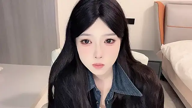 Snapshot of Q-ing chatting on 01-03-25, 03:44 Q-ing online show from 01-03-25, 03:44