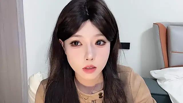 Snapshot of Q-ing chatting on 02-15-25, 01:49 Q-ing online show from 02-15-25, 01:49