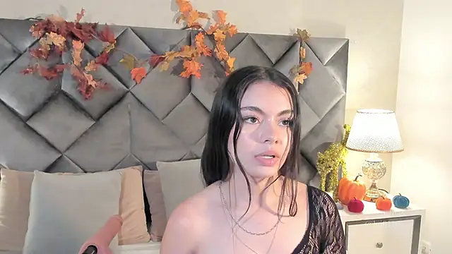 Snapshot of Luisa0110 chatting on 10-28-25, 08:55 Luisa0110 online show from 10-28-25, 08:55