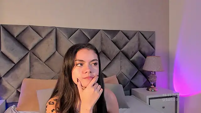 Snapshot of Luisa0110 chatting on 11-18-25, 07:40 Luisa0110 online show from 11-18-25, 07:40