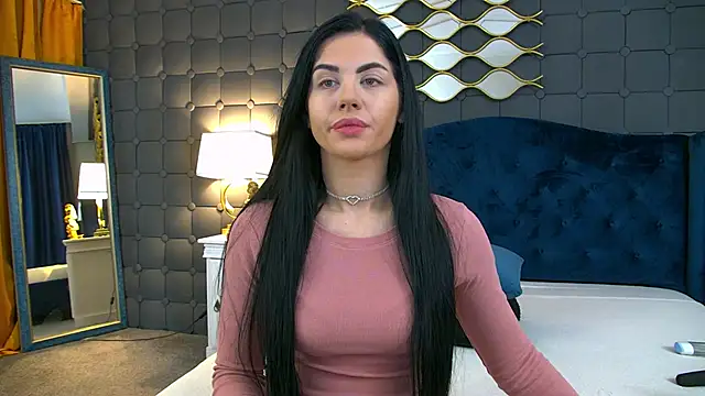 LeyaCass online show from 01-10-26, 04:25