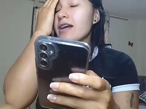 Snapshot of kazumi6 chatting on 12-15-25, 07:18 kazumi6 online show from 12-15-25, 07:18