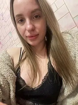 Snapshot of EdnaBradley chatting on 01-26-25, 09:29 EdnaBradley online show from 01-26-25, 09:29