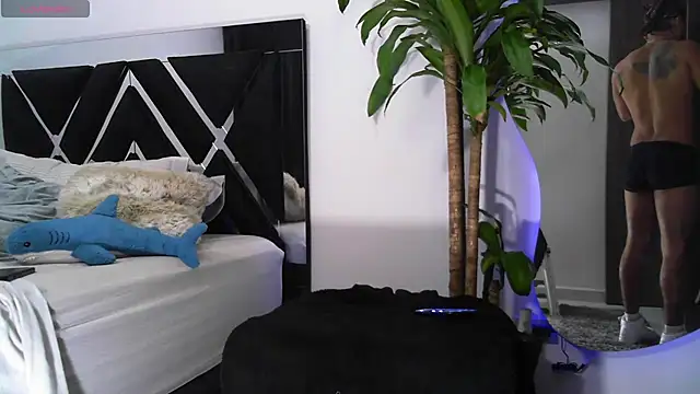 Snapshot of LeooBigBoy chatting on 02-21-25, 04:18 LeooBigBoy online show from 02-21-25, 04:18