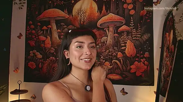 Snapshot of 6Briela9_ chatting on 05-15-26, 06:15 6Briela9 online show from 05-15-26, 06:15