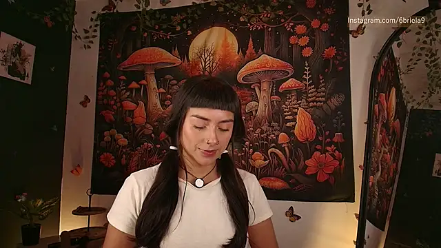 Snapshot of 6Briela9_ chatting on 05-17-26, 04:43 6Briela9 online show from 05-17-26, 04:43