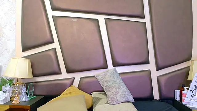 NicoleEsposito online show from 04-25-26, 01:41