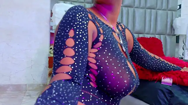 Snapshot of AlisonJaimes chatting on 11-04-25, 01:43 AlisonJaimes online show from 11-04-25, 01:43