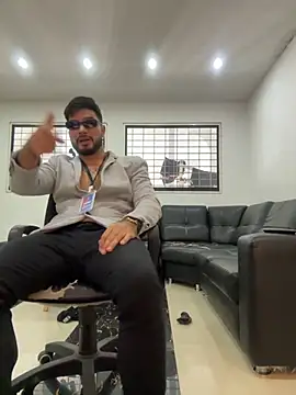 Snapshot of _tony8 chatting on 10-31-25, 06:09  tony8 online show from 10-31-25, 06:09