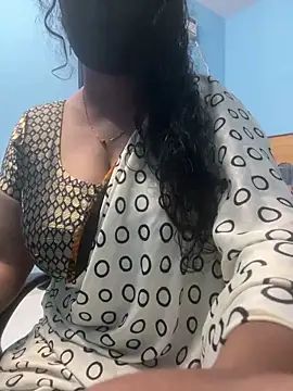 Snapshot of sajeetha chatting on 03-07-25, 09:29 sajeetha online show from 03-07-25, 09:29