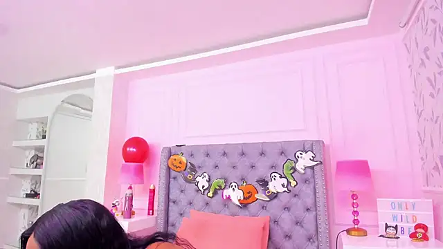 HaileeRoberts online show from 10-14-25, 01:01