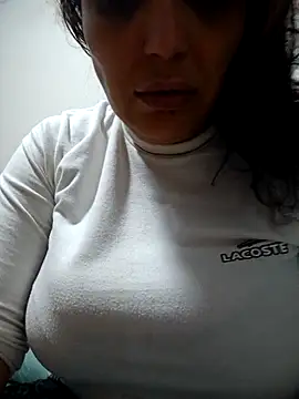 Snapshot of nazii010 chatting on 10-18-25, 02:47 nazii010 online show from 10-18-25, 02:47