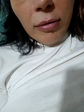 Snapshot of nazii010 chatting on 10-18-25, 09:15 nazii010 online show from 10-18-25, 09:15