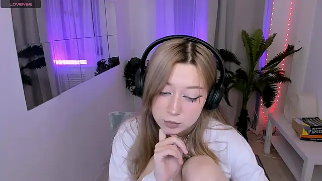 SaintGirl online show from 03-15-25, 08:54