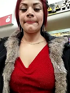 Snapshot of IamAlana_ chatting on 03-05-25, 08:32 IamAlana online show from 03-05-25, 08:32