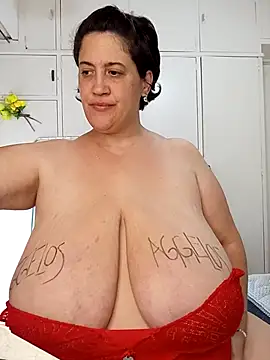 Snapshot of Sole_Love chatting on 12-21-25, 04:14 Sole Love online show from 12-21-25, 04:14