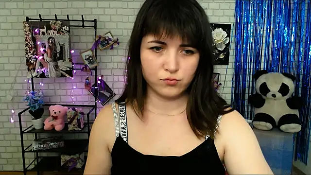 Snapshot of Darina_M_ chatting on 02-05-25, 11:55 Darina M online show from 02-05-25, 11:55