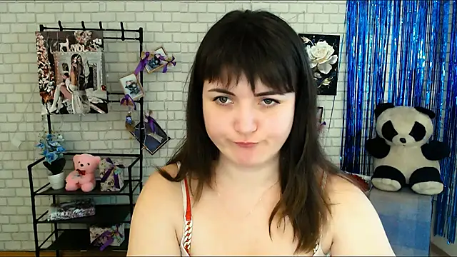 Snapshot of Darina_M_ chatting on 02-07-25, 08:33 Darina M online show from 02-07-25, 08:33