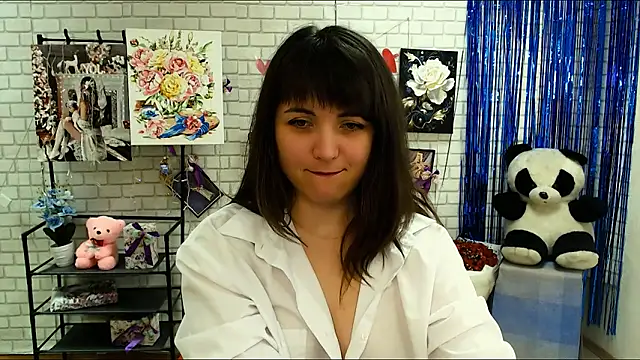 Snapshot of Darina_M_ chatting on 02-17-25, 01:32 Darina M online show from 02-17-25, 01:32