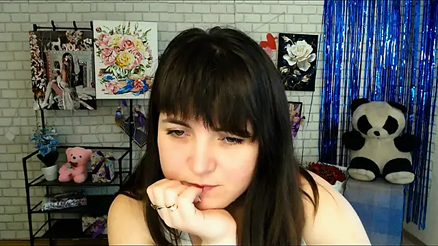 Snapshot of Darina_M_ chatting on 02-21-25, 08:51 Darina M online show from 02-21-25, 08:51