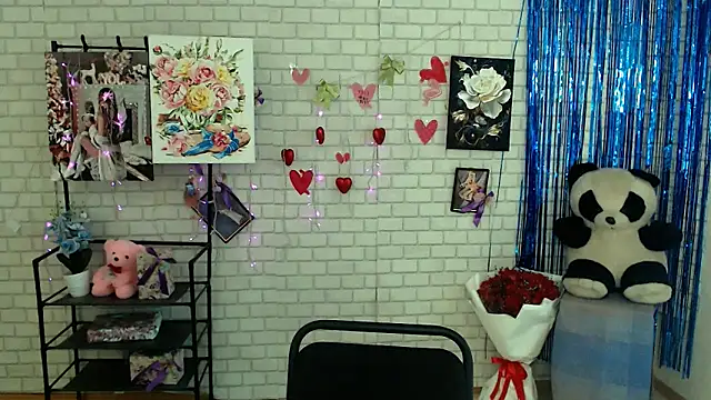 Snapshot of Darina_M_ chatting on 03-04-25, 08:35 Darina M online show from 03-04-25, 08:35