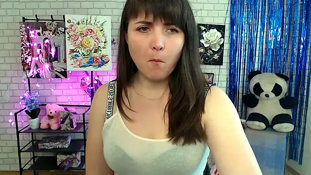 Snapshot of Darina_M_ chatting on 03-05-25, 11:17 Darina M online show from 03-05-25, 11:17